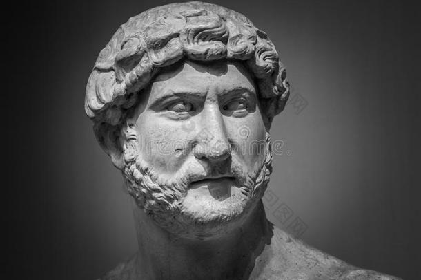 古罗马皇帝哈德里安的雕塑