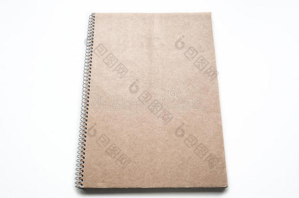 空白笔记本与牛皮纸纸板封面和螺旋，模型