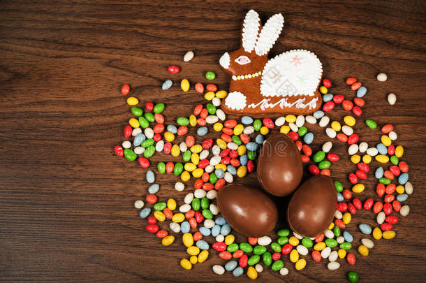彩色糖果，姜饼人物兔子，巧克力蛋。
