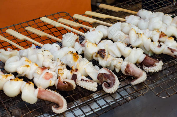 烤肉串上的烤章鱼，海鲜