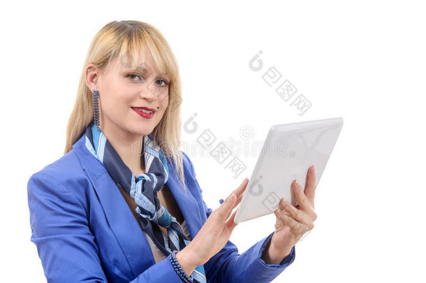 美丽的现代女商人，蓝色西装，持有平板电脑公司