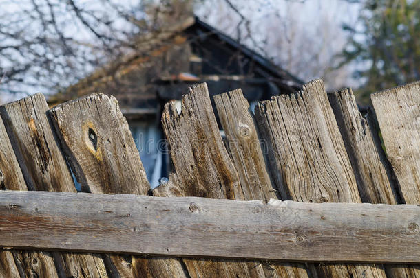 破旧的木栅栏。农村抽象背景