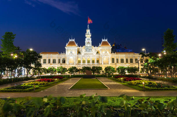 晚上市政厅大楼，胡志明市，越南