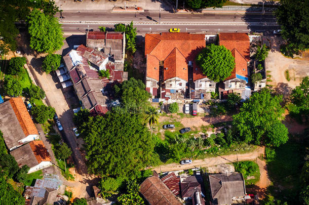 鸟瞰吉隆坡一座废弃建筑