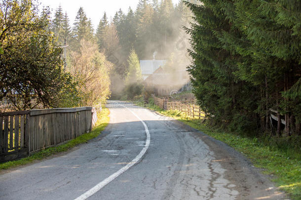 秋天的乡村道路