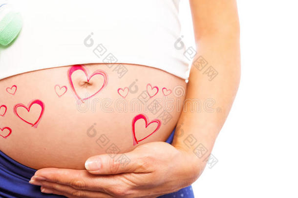 孕妇抱着婴儿鞋在凹凸上的复合图像