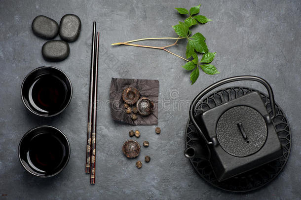 黑铁亚洲茶具复古风格。 绿茶，<strong>普洱</strong>茶