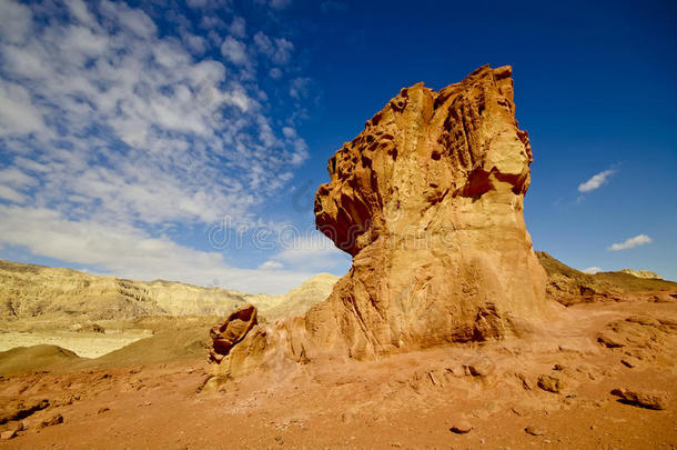 以色列恩盖夫沙漠TimnaPark的大石头。