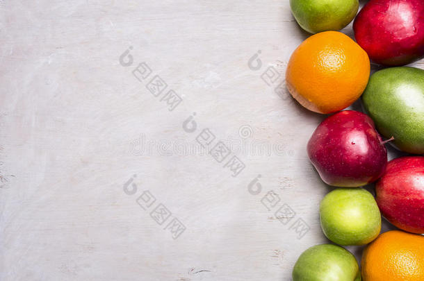 健康食品的概念，维生素，各种水果，各种苹果，芒果，橘子边界，文字区域木制乡村背