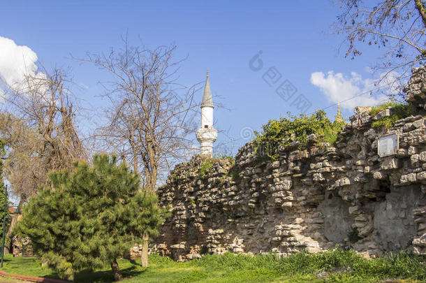 古代君士坦丁堡城墙的城市景观观