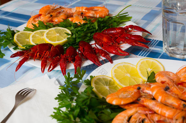 美味的地中海海鲜虾和小龙虾