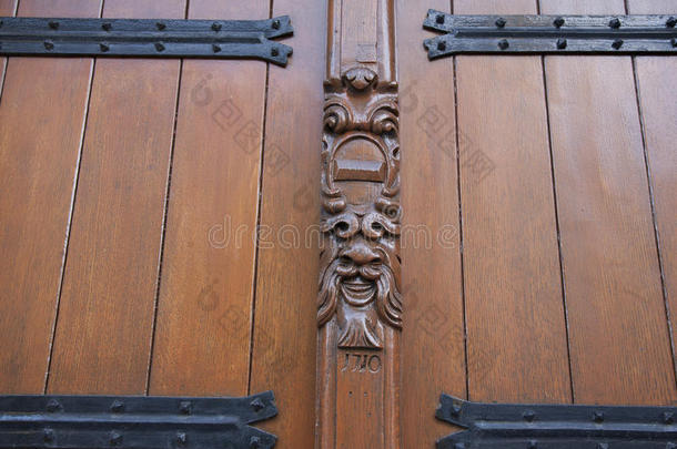 比利时列文市政厅的门