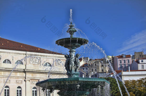 罗西奥广场上著名的喷泉，最热闹的广场