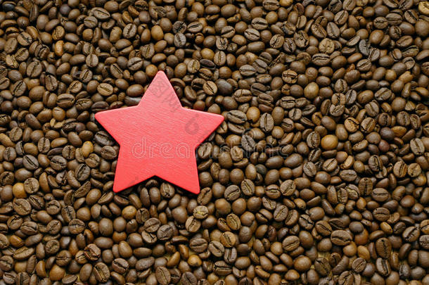 咖啡豆背景上的星号。