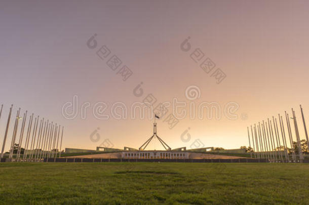 美丽的日落场景在议会大厦堪培拉，澳大利亚
