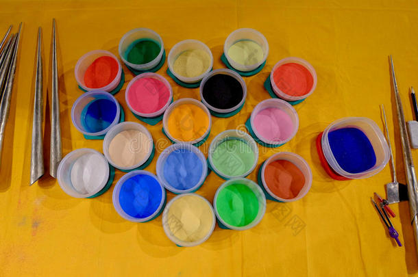 彩色沙粉和沙画艺术工具