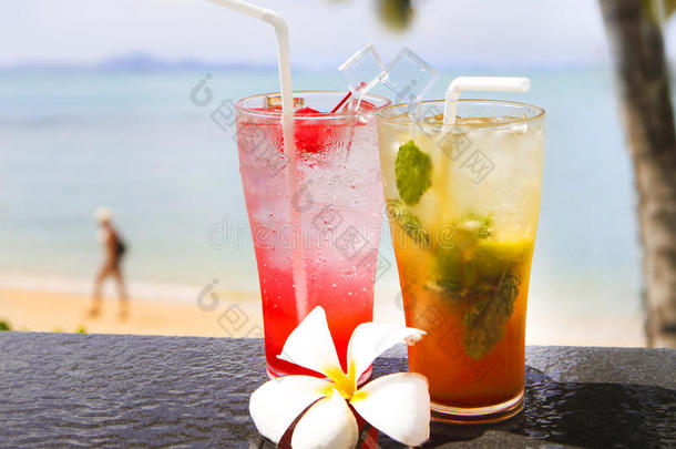 酒精海滩饮料特写镜头海岸线