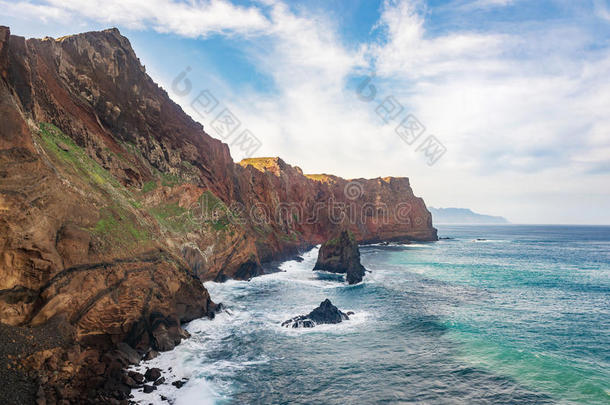 马德拉岛东部海岸线上的悬崖