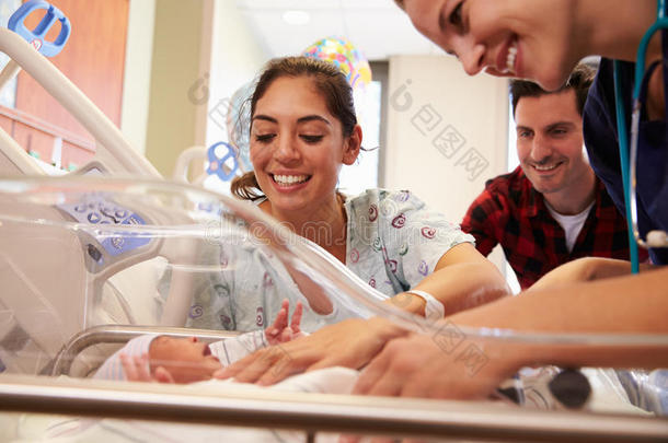 产后科新生儿家庭和护士