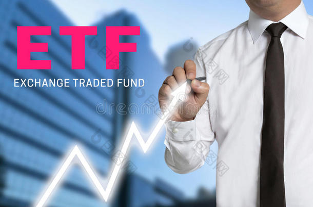ETF交易员在触摸屏上绘制市场价格