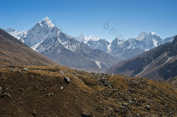 珠穆朗玛峰和坎特加峰，珠穆朗玛峰地区