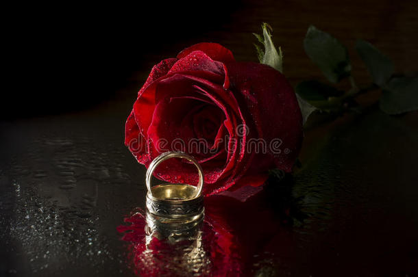 红玫瑰和结婚戒指