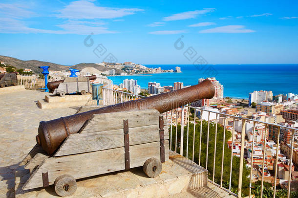 卡勒拉炮在城堡顶部与空中天际线