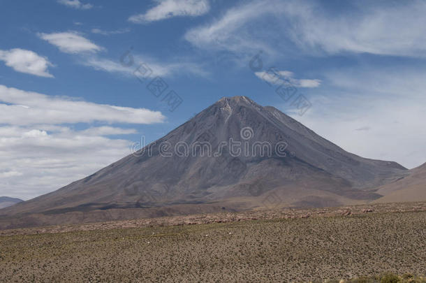 智利安第斯山脉的锥形火山