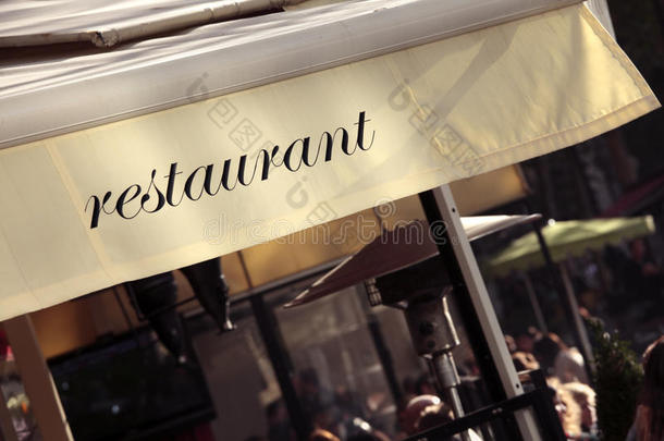 法国餐厅，巴黎法国，桌子，椅子，人们吃