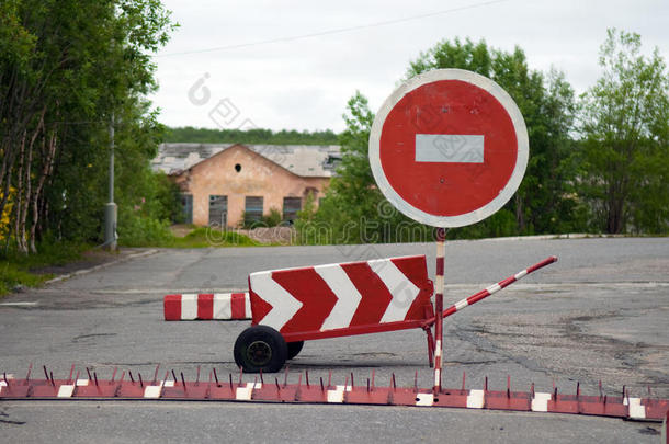 禁止围栏和路标禁止进入