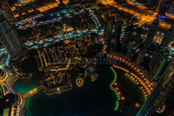 <strong>迪拜</strong>市中心<strong>夜景</strong>与城市灯。 上面的风景