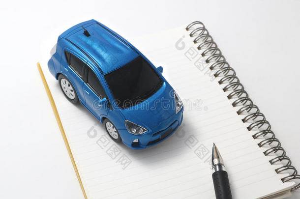 汽车，钢笔和笔记本