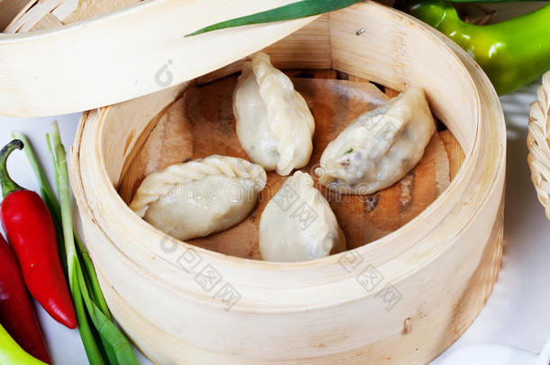 中国水饺木蒸笼上还活着一桌民族气息