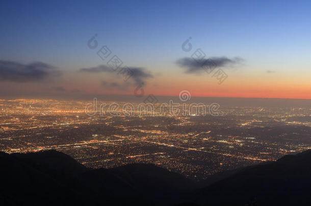 伟大的<strong>洛杉矶</strong>地区<strong>夜晚</strong>景观从顶部