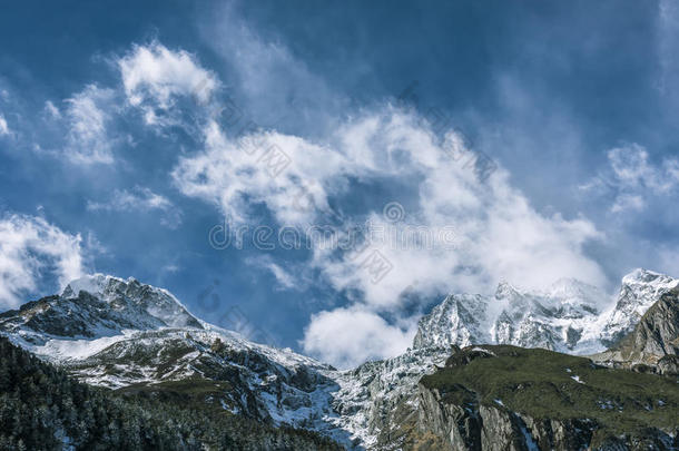 贡嘎雪山