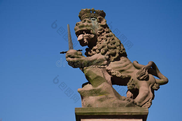 在德国<strong>海德堡</strong>大学广场的Loewenbrunnen（狮子喷泉）的狮子雕像。