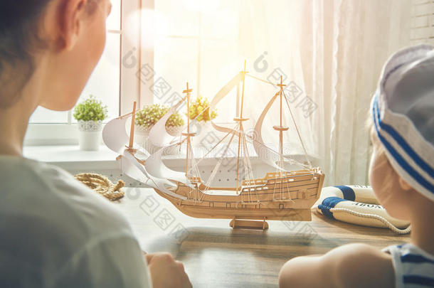 儿童制作模型船