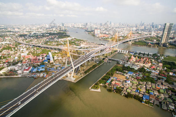 跨越湄南河高速公路鸟瞰图