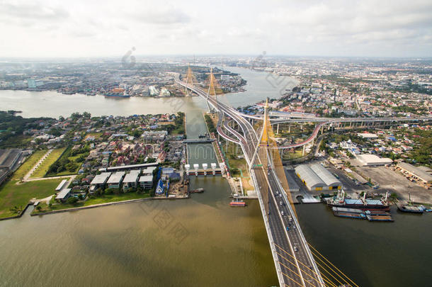 跨越湄南河高速公路鸟瞰图