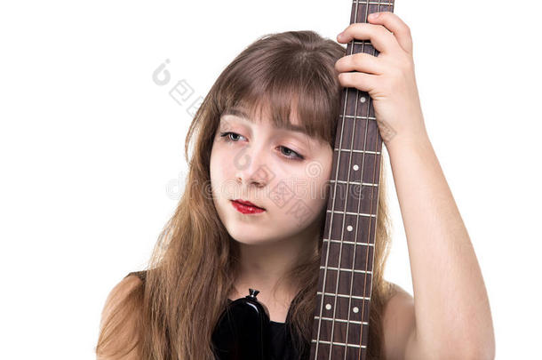 背景低音的女孩吉他吉他手