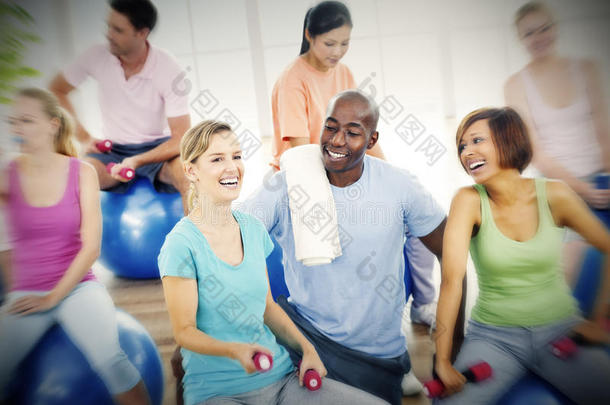 一群人锻炼健身福利概念