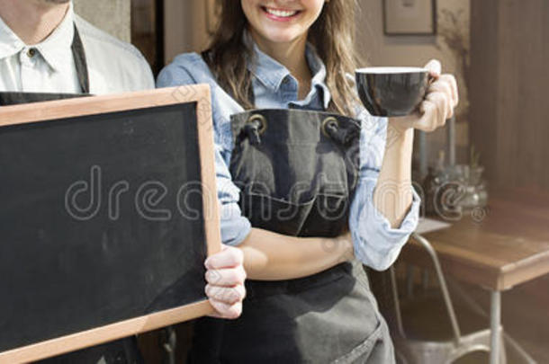 咖啡师工作人员工作咖啡店的概念