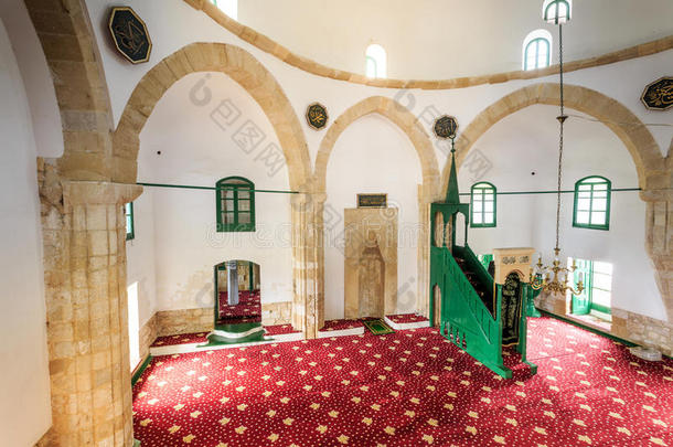 哈<strong>拉</strong>·苏丹·泰克-塞浦路斯<strong>拉</strong>纳卡的一座历史悠久的清真寺