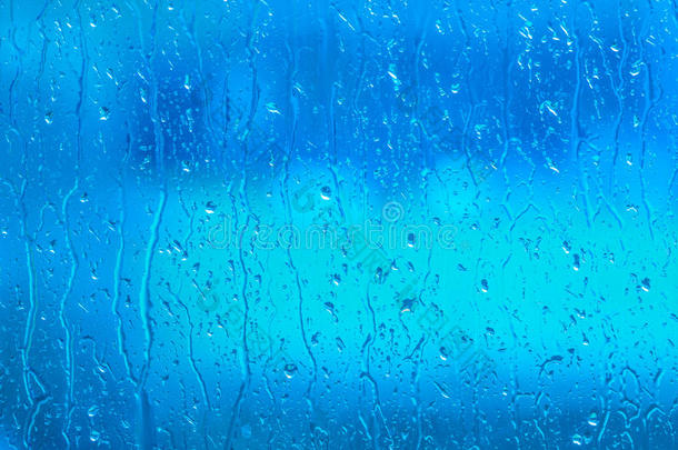 蓝色窗户上的淡水