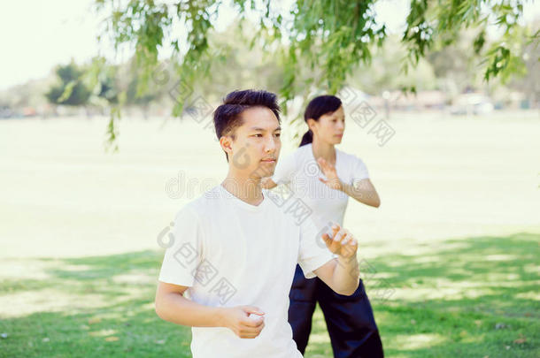 成人亚洲的有吸引力的照顾芝加哥