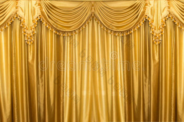 舞台上的金色窗帘