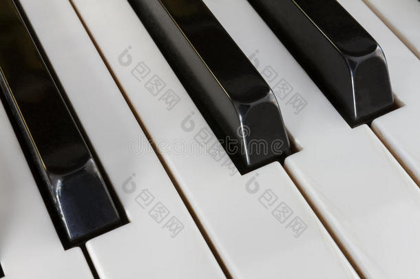 从对角线的角度极端特写钢琴键
