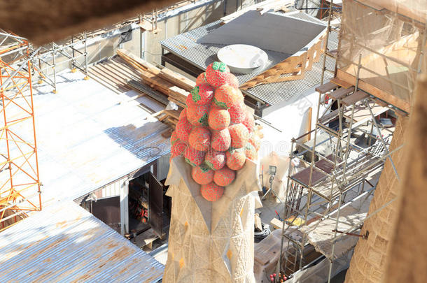 巴塞罗那的水果尖塔和萨格拉达家庭建筑工地