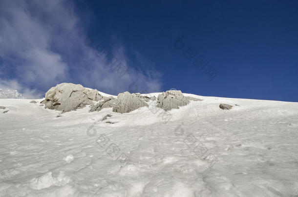 阿莱奇阿尔卑斯山和云云景