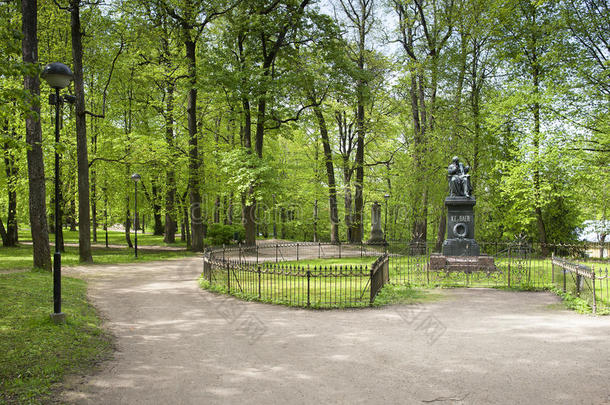 塔尔托姆山公园里卡尔·恩斯特·冯·贝尔的雕像
